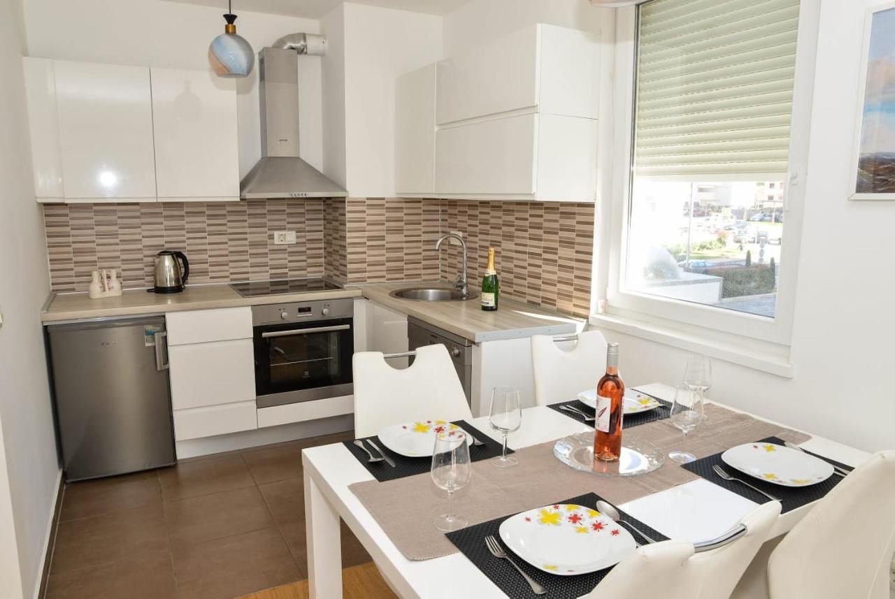 Apartment Leon Sa Privatnim Parkingom Zadar Exteriör bild