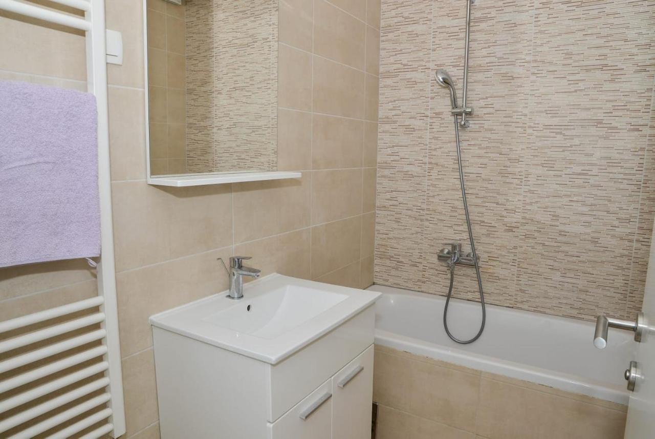 Apartment Leon Sa Privatnim Parkingom Zadar Exteriör bild